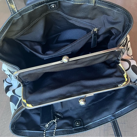 Vintage Coach handbag, like new. - Picture 2 of 4